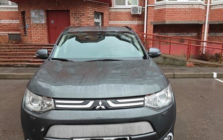 Mitsubishi Outlander III рестайлинг 3, 2013 год, 1 650 000 рублей, 7 фотография