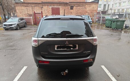 Mitsubishi Outlander III рестайлинг 3, 2013 год, 1 650 000 рублей, 9 фотография