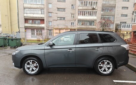 Mitsubishi Outlander III рестайлинг 3, 2013 год, 1 650 000 рублей, 4 фотография