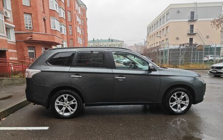 Mitsubishi Outlander III рестайлинг 3, 2013 год, 1 650 000 рублей, 2 фотография