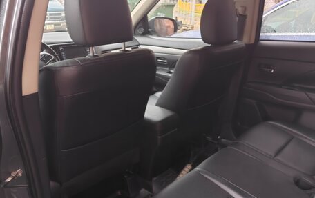 Mitsubishi Outlander III рестайлинг 3, 2013 год, 1 650 000 рублей, 14 фотография