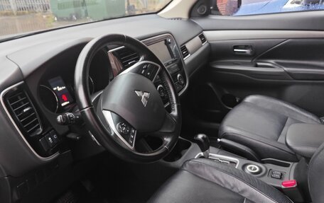 Mitsubishi Outlander III рестайлинг 3, 2013 год, 1 650 000 рублей, 19 фотография
