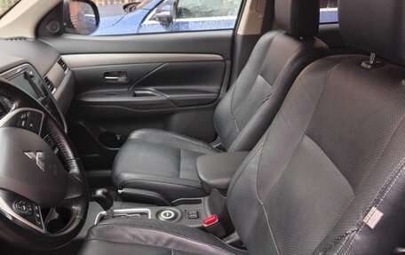 Mitsubishi Outlander III рестайлинг 3, 2013 год, 1 650 000 рублей, 16 фотография