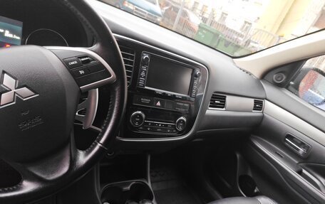 Mitsubishi Outlander III рестайлинг 3, 2013 год, 1 650 000 рублей, 17 фотография