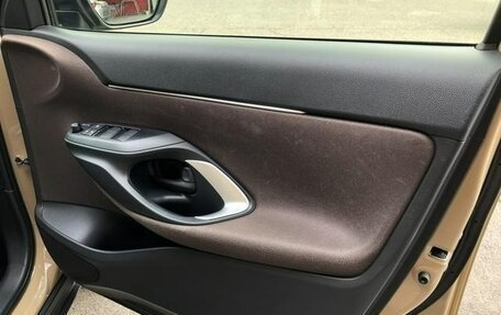 Toyota Yaris Cross, 2022 год, 1 601 000 рублей, 27 фотография