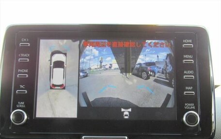 Toyota Yaris Cross, 2022 год, 1 950 000 рублей, 9 фотография