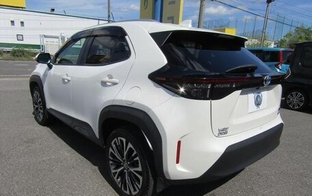 Toyota Yaris Cross, 2022 год, 1 950 000 рублей, 2 фотография