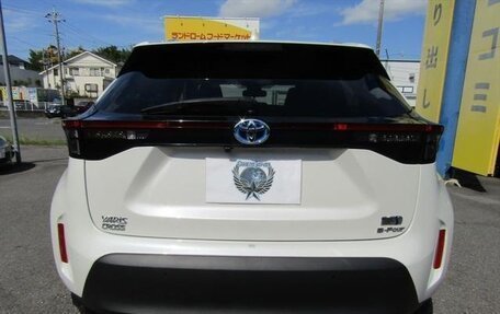 Toyota Yaris Cross, 2022 год, 1 950 000 рублей, 4 фотография