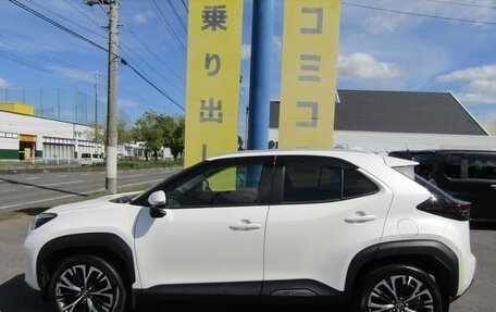 Toyota Yaris Cross, 2022 год, 1 950 000 рублей, 5 фотография