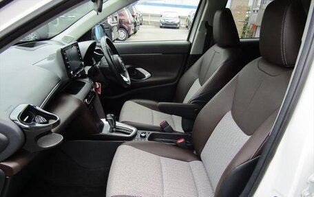 Toyota Yaris Cross, 2022 год, 1 950 000 рублей, 12 фотография