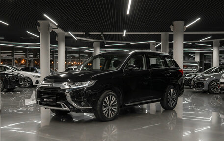Mitsubishi Outlander III рестайлинг 3, 2022 год, 3 250 000 рублей, 1 фотография
