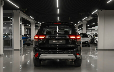 Mitsubishi Outlander III рестайлинг 3, 2022 год, 3 250 000 рублей, 6 фотография