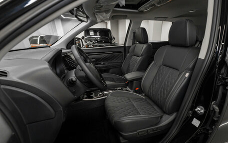 Mitsubishi Outlander III рестайлинг 3, 2022 год, 3 250 000 рублей, 9 фотография