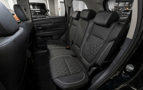 Mitsubishi Outlander III рестайлинг 3, 2022 год, 3 250 000 рублей, 13 фотография