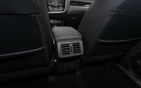 Mitsubishi Outlander III рестайлинг 3, 2022 год, 3 250 000 рублей, 14 фотография