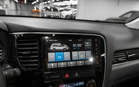 Mitsubishi Outlander III рестайлинг 3, 2022 год, 3 250 000 рублей, 16 фотография