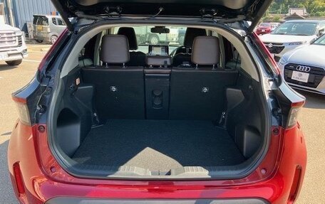 Toyota Yaris Cross, 2022 год, 1 900 000 рублей, 7 фотография