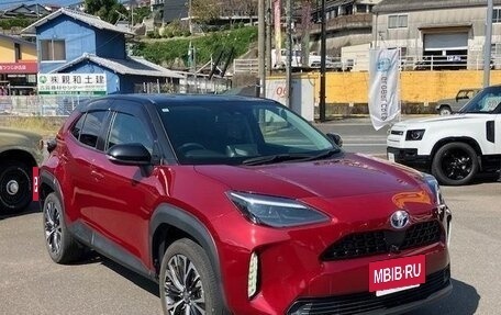 Toyota Yaris Cross, 2022 год, 1 900 000 рублей, 2 фотография