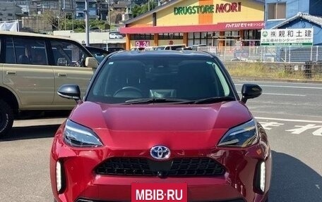 Toyota Yaris Cross, 2022 год, 1 900 000 рублей, 3 фотография