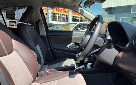 Toyota Yaris Cross, 2022 год, 1 900 000 рублей, 9 фотография