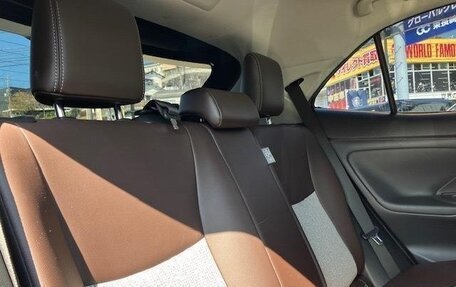 Toyota Yaris Cross, 2022 год, 1 900 000 рублей, 14 фотография