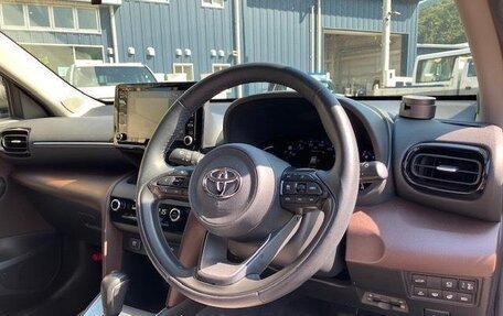 Toyota Yaris Cross, 2022 год, 1 900 000 рублей, 10 фотография