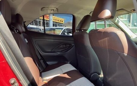 Toyota Yaris Cross, 2022 год, 1 900 000 рублей, 13 фотография