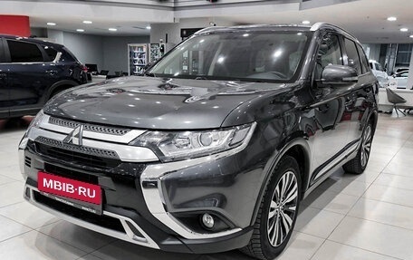 Mitsubishi Outlander III рестайлинг 3, 2021 год, 2 550 000 рублей, 1 фотография