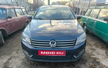 Volkswagen Passat B7, 2011 год, 710 000 рублей, 15 фотография