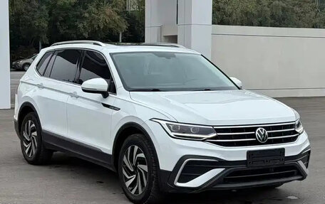 Volkswagen Tiguan II, 2023 год, 2 286 586 рублей, 3 фотография