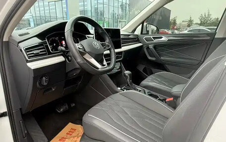 Volkswagen Tiguan II, 2023 год, 2 286 586 рублей, 7 фотография