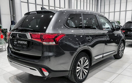 Mitsubishi Outlander III рестайлинг 3, 2021 год, 2 550 000 рублей, 6 фотография
