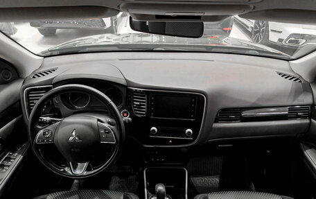 Mitsubishi Outlander III рестайлинг 3, 2021 год, 2 550 000 рублей, 17 фотография