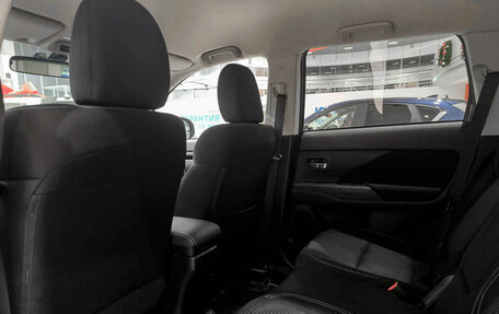 Mitsubishi Outlander III рестайлинг 3, 2021 год, 2 550 000 рублей, 15 фотография