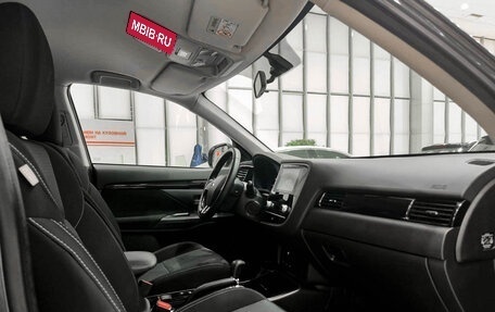 Mitsubishi Outlander III рестайлинг 3, 2021 год, 2 550 000 рублей, 13 фотография