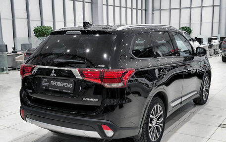 Mitsubishi Outlander III рестайлинг 3, 2018 год, 2 099 000 рублей, 6 фотография