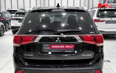 Mitsubishi Outlander III рестайлинг 3, 2018 год, 2 099 000 рублей, 7 фотография