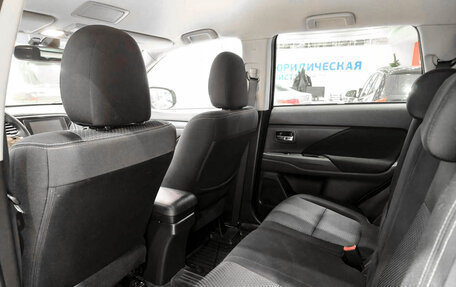 Mitsubishi Outlander III рестайлинг 3, 2018 год, 2 099 000 рублей, 15 фотография