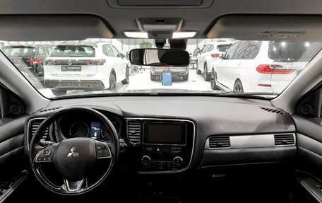 Mitsubishi Outlander III рестайлинг 3, 2018 год, 2 099 000 рублей, 17 фотография