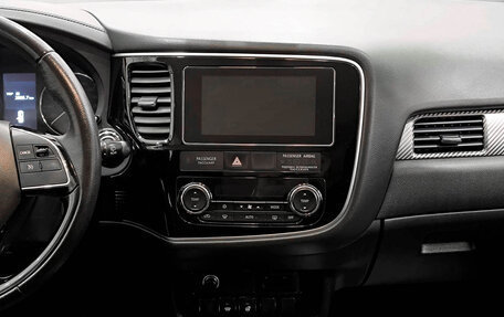 Mitsubishi Outlander III рестайлинг 3, 2018 год, 2 099 000 рублей, 18 фотография