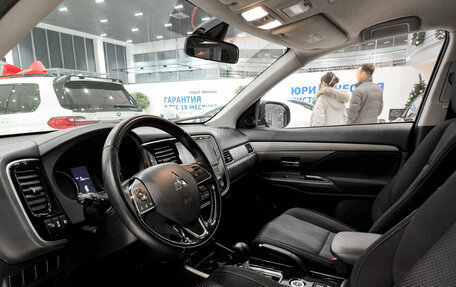 Mitsubishi Outlander III рестайлинг 3, 2018 год, 2 099 000 рублей, 20 фотография