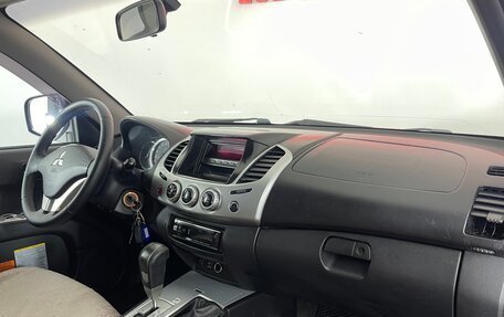 Mitsubishi L200 IV рестайлинг, 2014 год, 1 430 000 рублей, 10 фотография