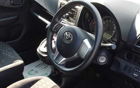 Toyota Ractis II, 2013 год, 980 000 рублей, 11 фотография