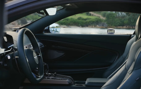 Aston Martin Vanquish, 2025 год, 55 000 000 рублей, 17 фотография