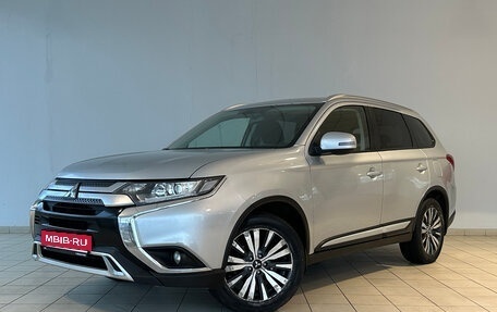 Mitsubishi Outlander III рестайлинг 3, 2021 год, 1 840 000 рублей, 1 фотография