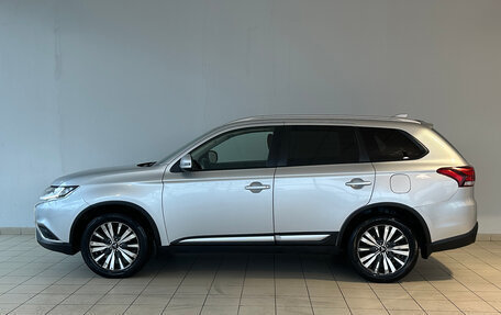 Mitsubishi Outlander III рестайлинг 3, 2021 год, 1 840 000 рублей, 3 фотография