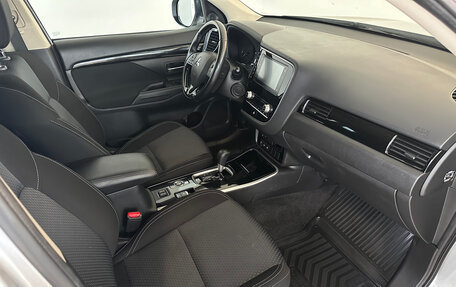 Mitsubishi Outlander III рестайлинг 3, 2021 год, 1 840 000 рублей, 7 фотография