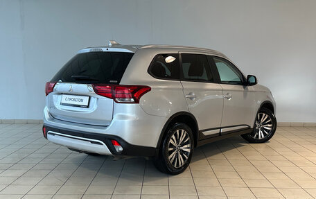 Mitsubishi Outlander III рестайлинг 3, 2021 год, 1 840 000 рублей, 6 фотография