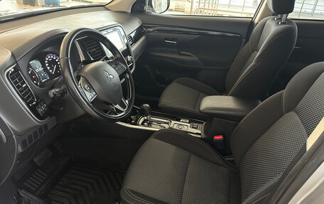 Mitsubishi Outlander III рестайлинг 3, 2021 год, 1 840 000 рублей, 8 фотография