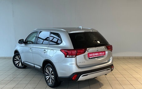 Mitsubishi Outlander III рестайлинг 3, 2021 год, 1 840 000 рублей, 4 фотография